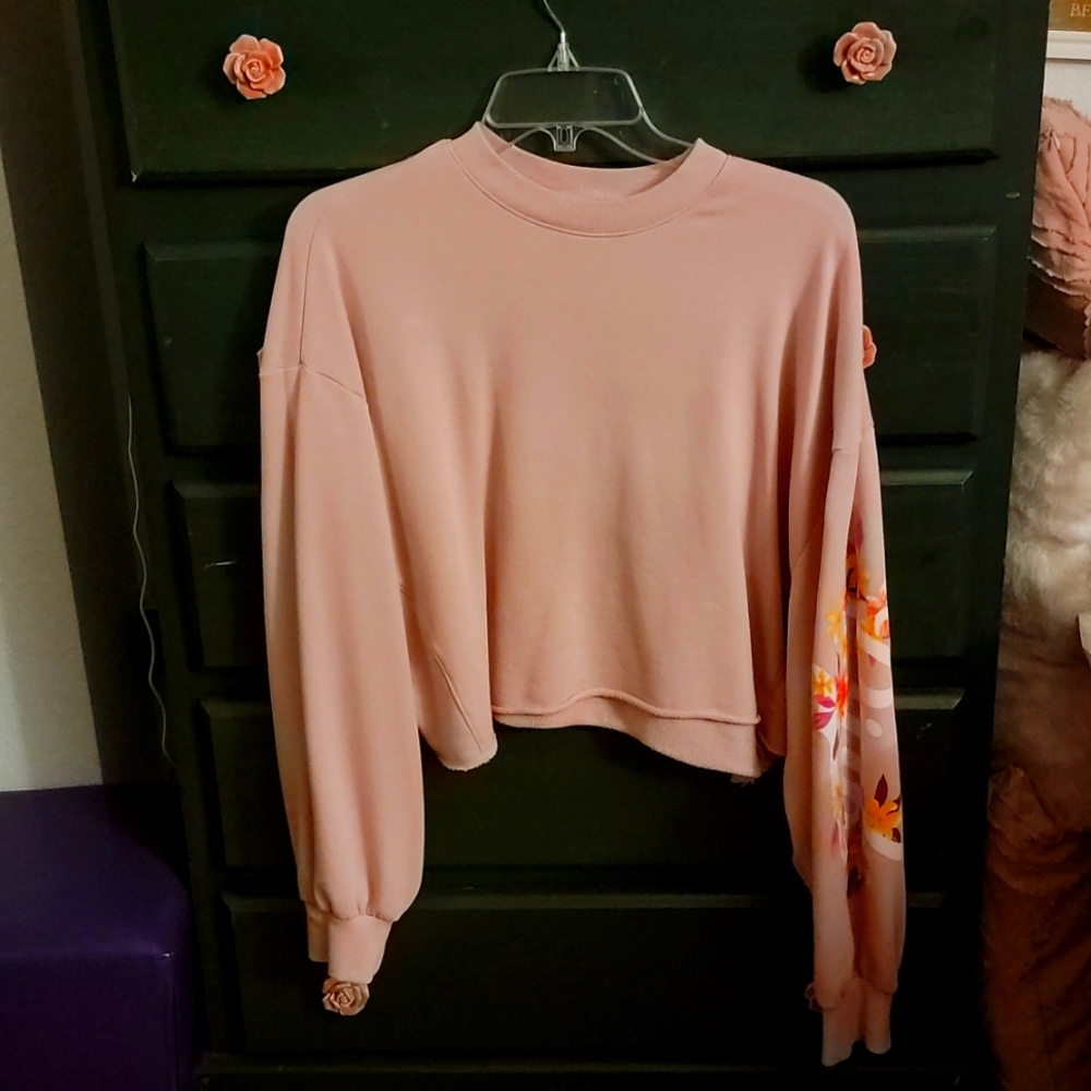 PINK brand crop top crewneck, light pink with floral accent sleeve